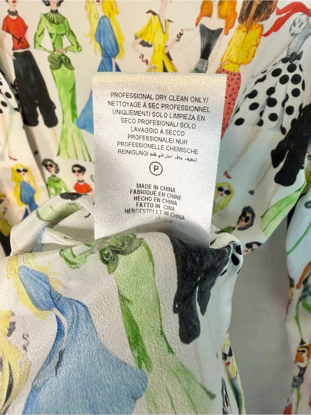 Alice + Olivia Willa Stace Face Silk Button-Down Blouse Multicolor HTF Size XS - Picture 15 of 17